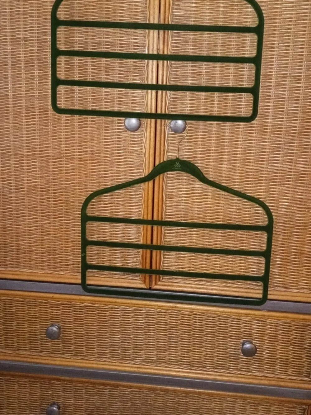 Joy Mangano Huggable Hangers 2pk Four-Bar Velvet Green